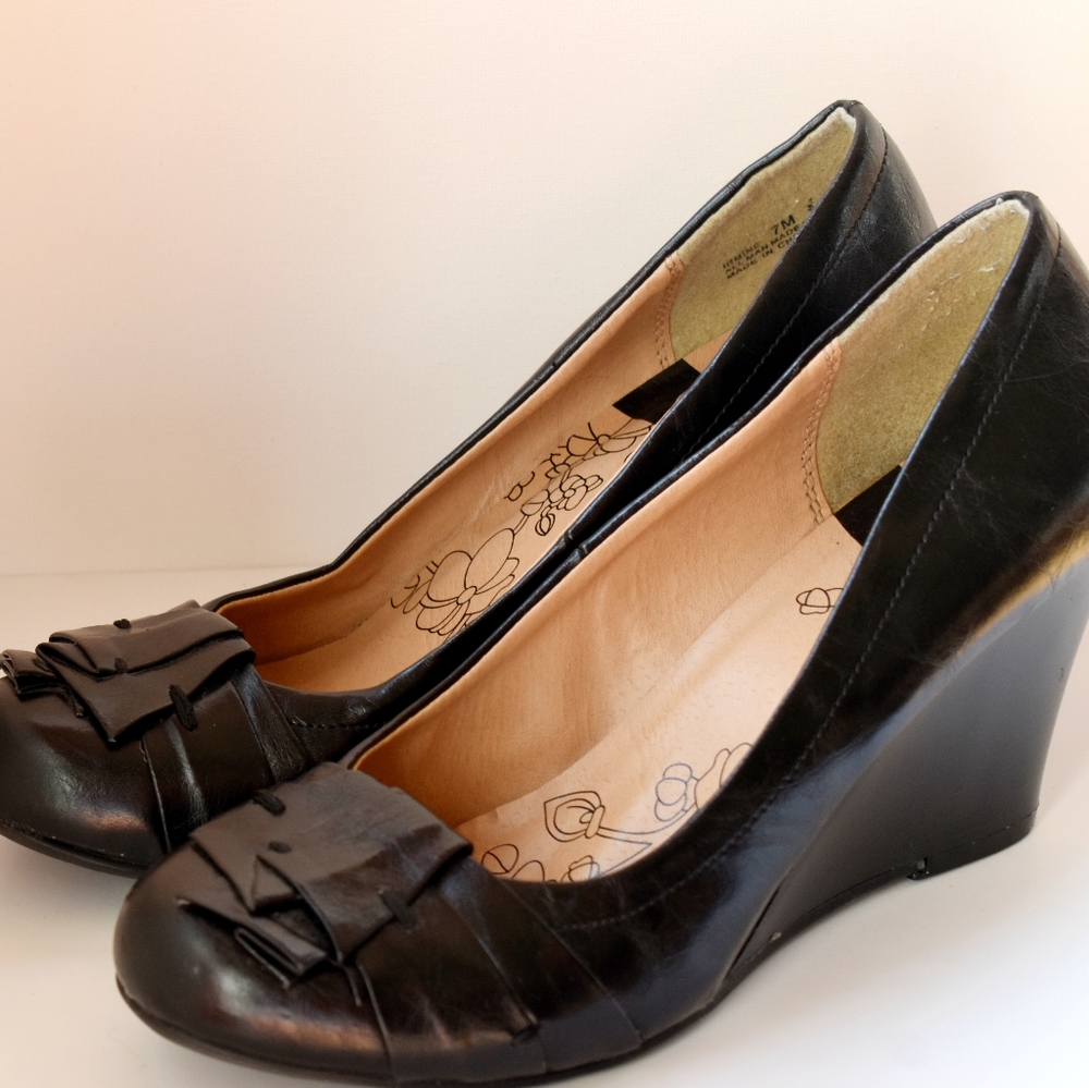 Chinese Laundry Black Wedged shoes